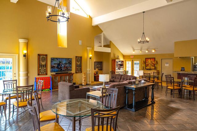 2345 S Cherokee Way 105, Palm Springs, CA 92264