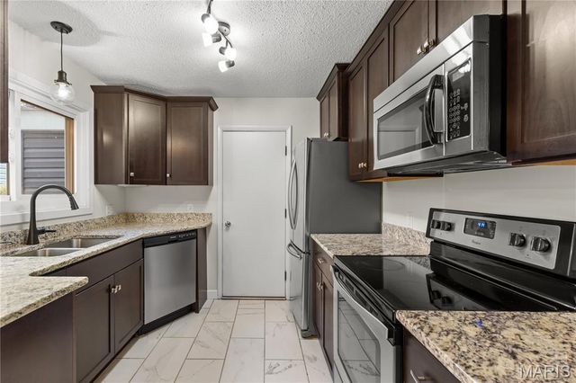 1011 Fairways Drive, Lake St Louis, MO 63367