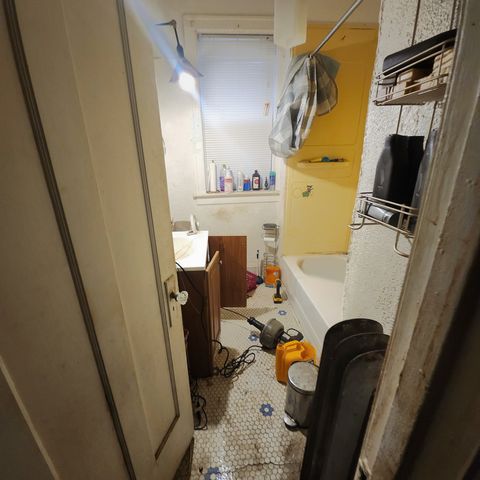 2821 E 77th Place, Chicago, IL 60649