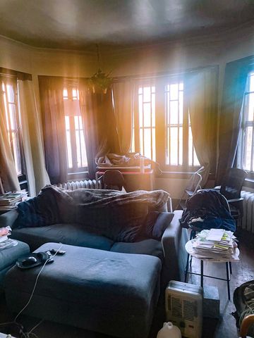 2821 E 77th Place, Chicago, IL 60649