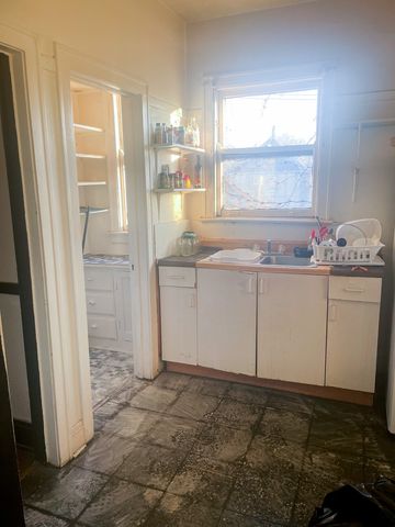 2821 E 77th Place, Chicago, IL 60649