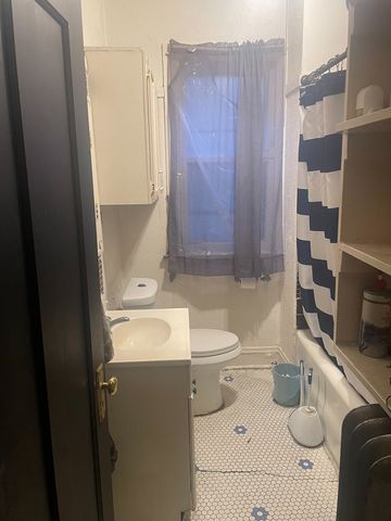 2821 E 77th Place, Chicago, IL 60649