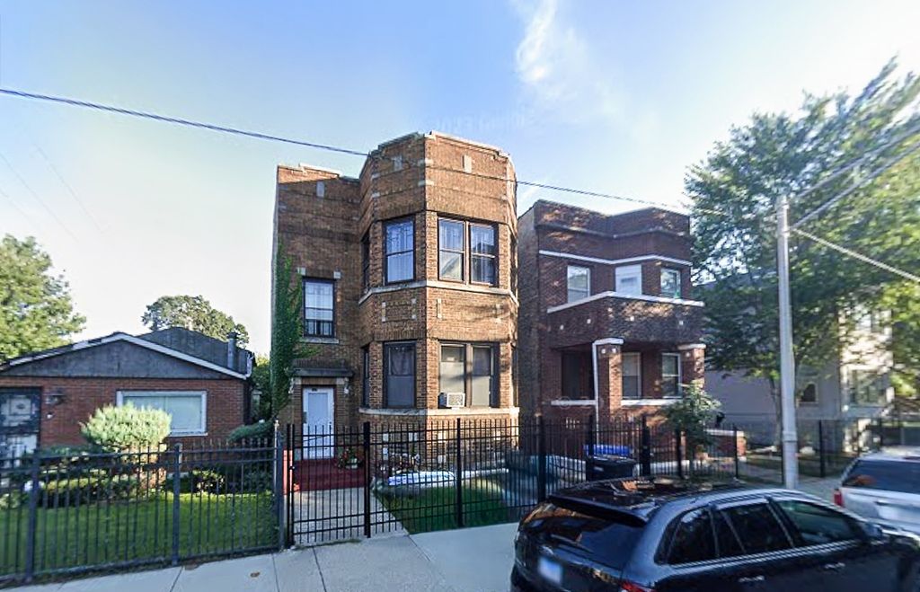 2821 E 77th Place, Chicago, IL 60649