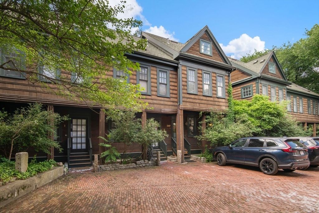 247 River Street 2, Cambridge, MA 02139