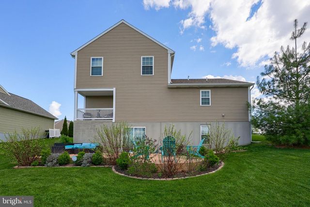 100 KENNETH DR, Leola, PA 17540