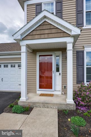 100 KENNETH DR, Leola, PA 17540
