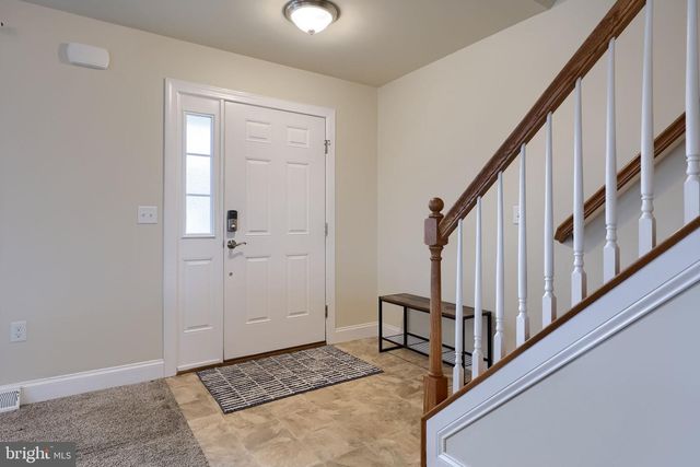 100 KENNETH DR, Leola, PA 17540