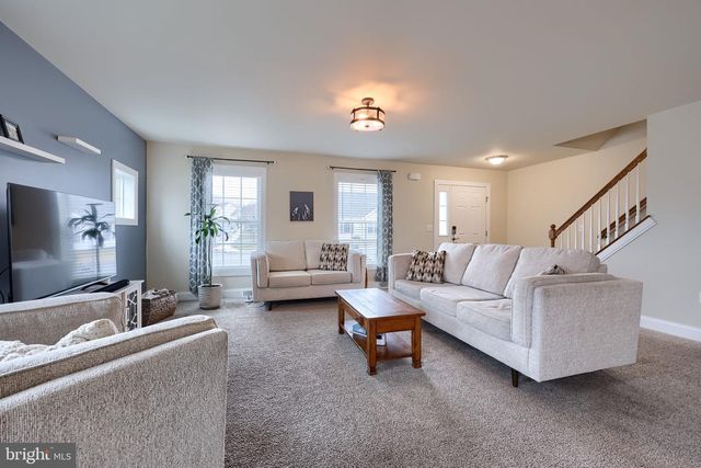 100 KENNETH DR, Leola, PA 17540