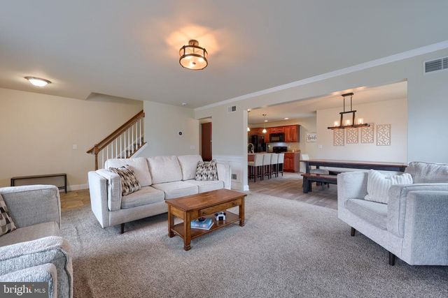 100 KENNETH DR, Leola, PA 17540