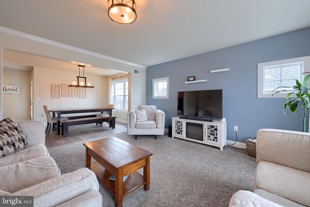 100 KENNETH DR, Leola, PA 17540