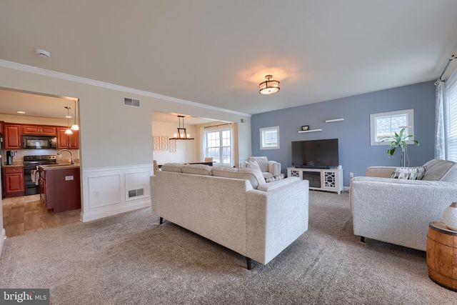100 KENNETH DR, Leola, PA 17540