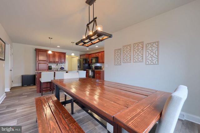100 KENNETH DR, Leola, PA 17540