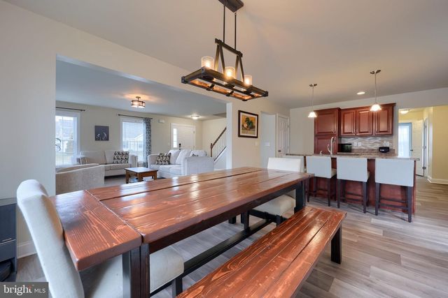 100 KENNETH DR, Leola, PA 17540