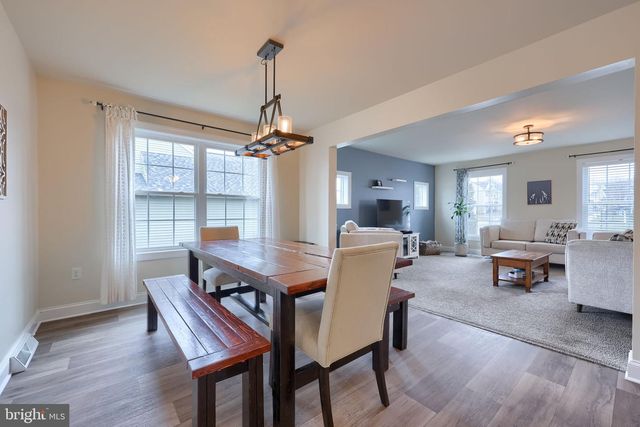 100 KENNETH DR, Leola, PA 17540