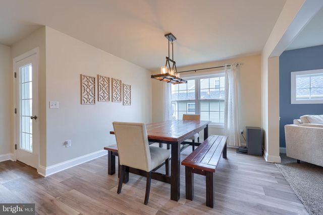 100 KENNETH DR, Leola, PA 17540