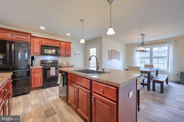 100 KENNETH DR, Leola, PA 17540
