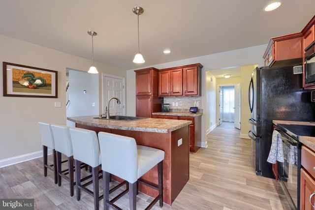 100 KENNETH DR, Leola, PA 17540