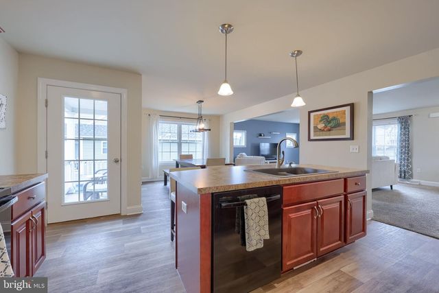 100 KENNETH DR, Leola, PA 17540