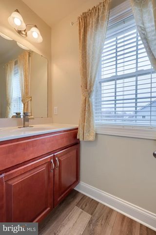 100 KENNETH DR, Leola, PA 17540