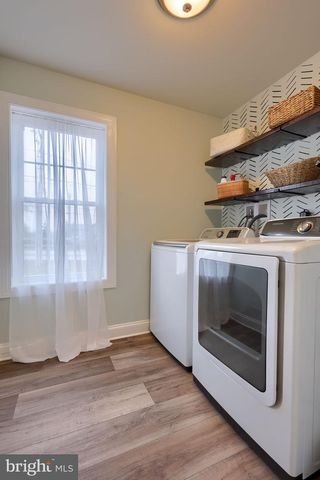 100 KENNETH DR, Leola, PA 17540