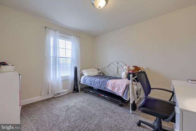 100 KENNETH DR, Leola, PA 17540