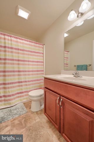 100 KENNETH DR, Leola, PA 17540