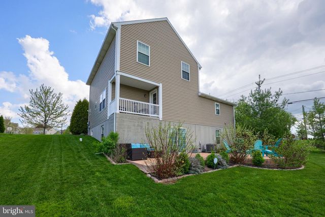 100 KENNETH DR, Leola, PA 17540