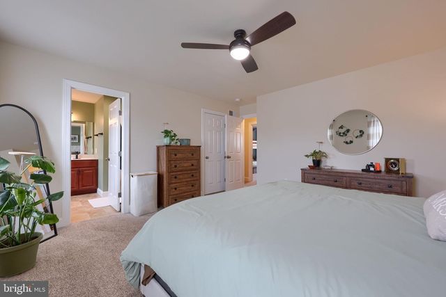 100 KENNETH DR, Leola, PA 17540