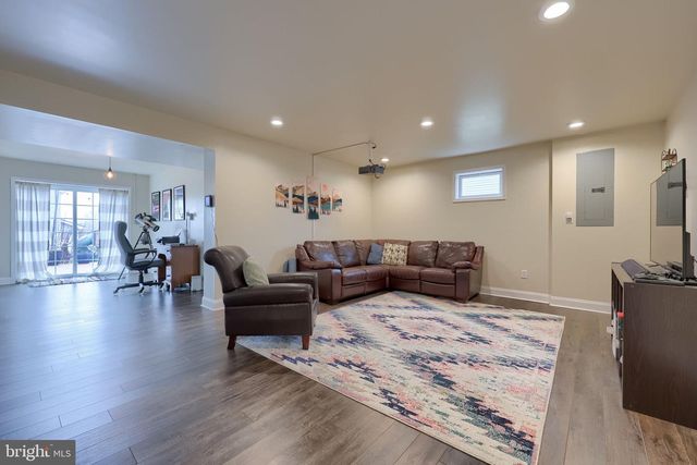 100 KENNETH DR, Leola, PA 17540