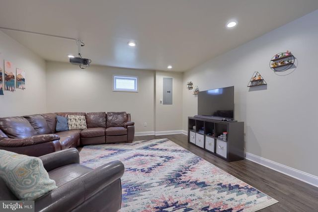 100 KENNETH DR, Leola, PA 17540