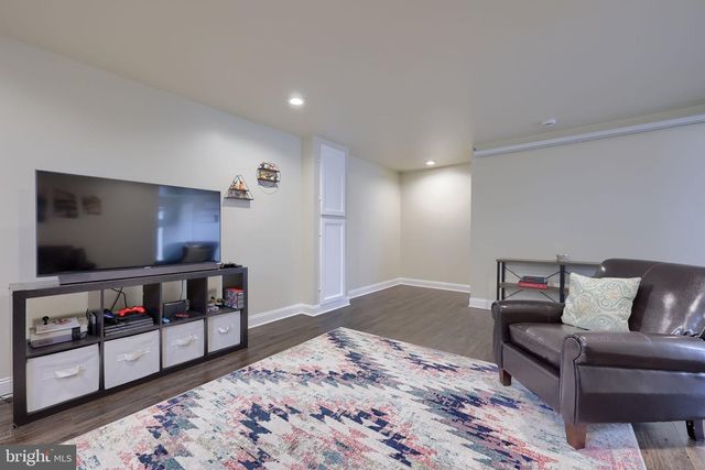 100 KENNETH DR, Leola, PA 17540