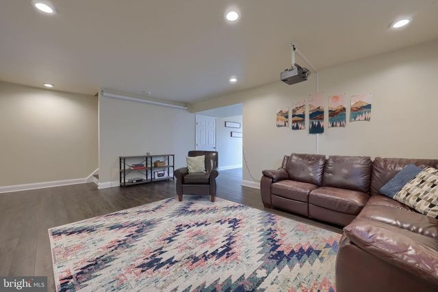 100 KENNETH DR, Leola, PA 17540