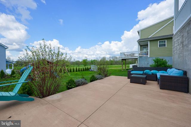 100 KENNETH DR, Leola, PA 17540