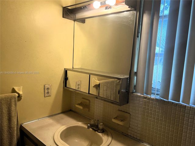 18760 NE 18th Ave 235, Miami, FL 33179