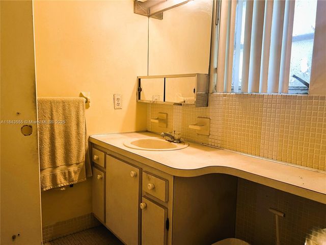 18760 NE 18th Ave 235, Miami, FL 33179