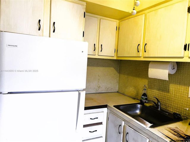 18760 NE 18th Ave 235, Miami, FL 33179