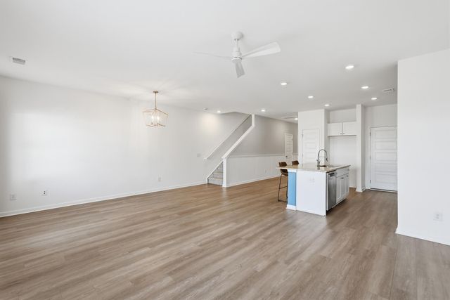 4005 E Associate Drive, North Charleston, SC 29418