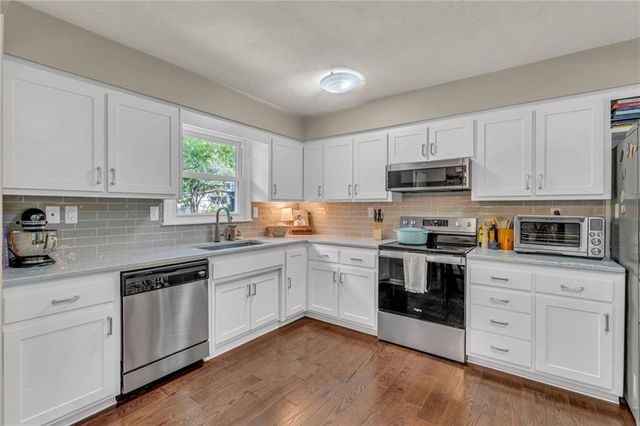 3428 Trail Road, Lawrence, KS 66049