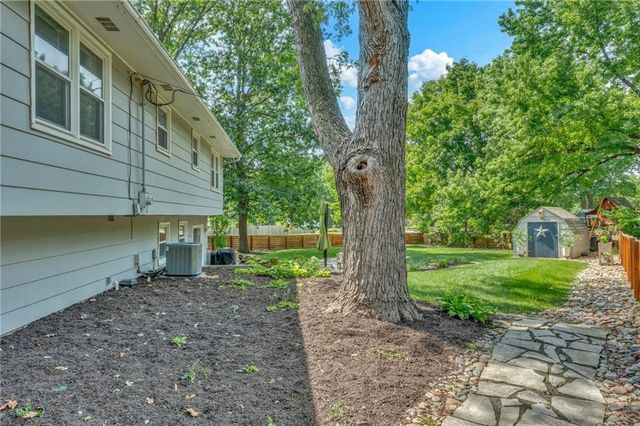 3428 Trail Road, Lawrence, KS 66049