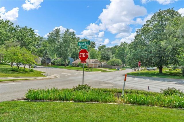 3428 Trail Road, Lawrence, KS 66049