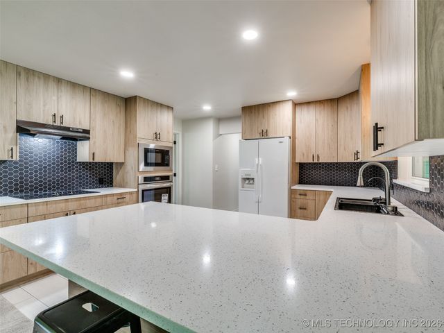 701 W 41st Street, Sand Springs, OK 74063