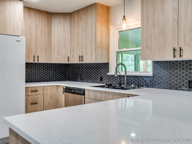 701 W 41st Street, Sand Springs, OK 74063