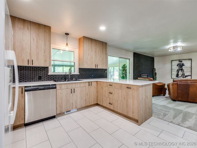 701 W 41st Street, Sand Springs, OK 74063