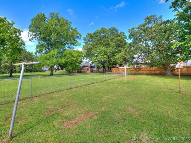 701 W 41st Street, Sand Springs, OK 74063