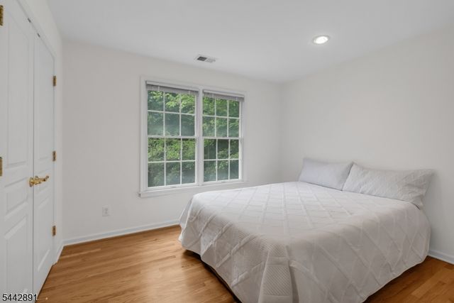 16 Bedford Dr, Bernards Twp., NJ 07920