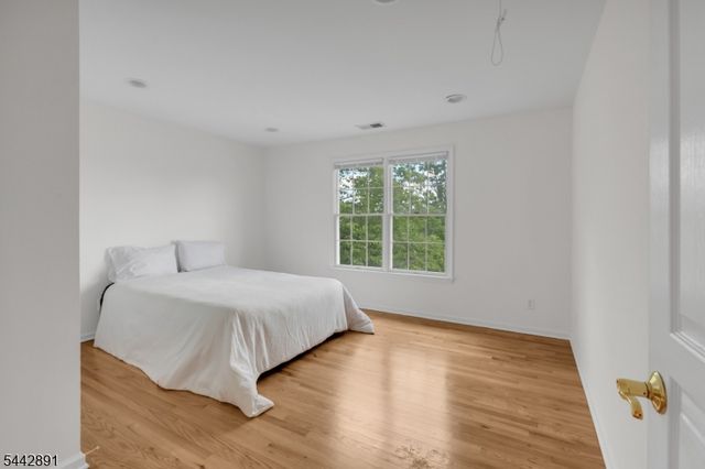 16 Bedford Dr, Bernards Twp., NJ 07920