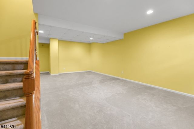 16 Bedford Dr, Bernards Twp., NJ 07920