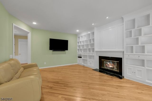 16 Bedford Dr, Bernards Twp., NJ 07920