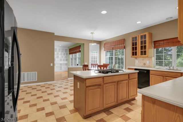 16 Bedford Dr, Bernards Twp., NJ 07920