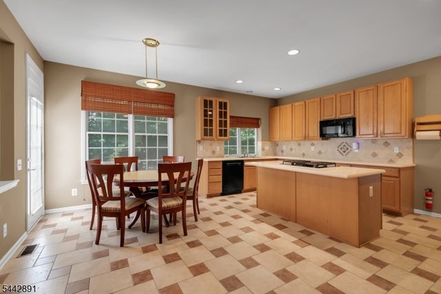 16 Bedford Dr, Bernards Twp., NJ 07920